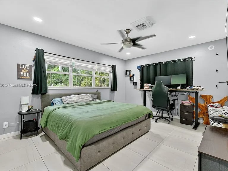 801 Holly Ln, Plantation