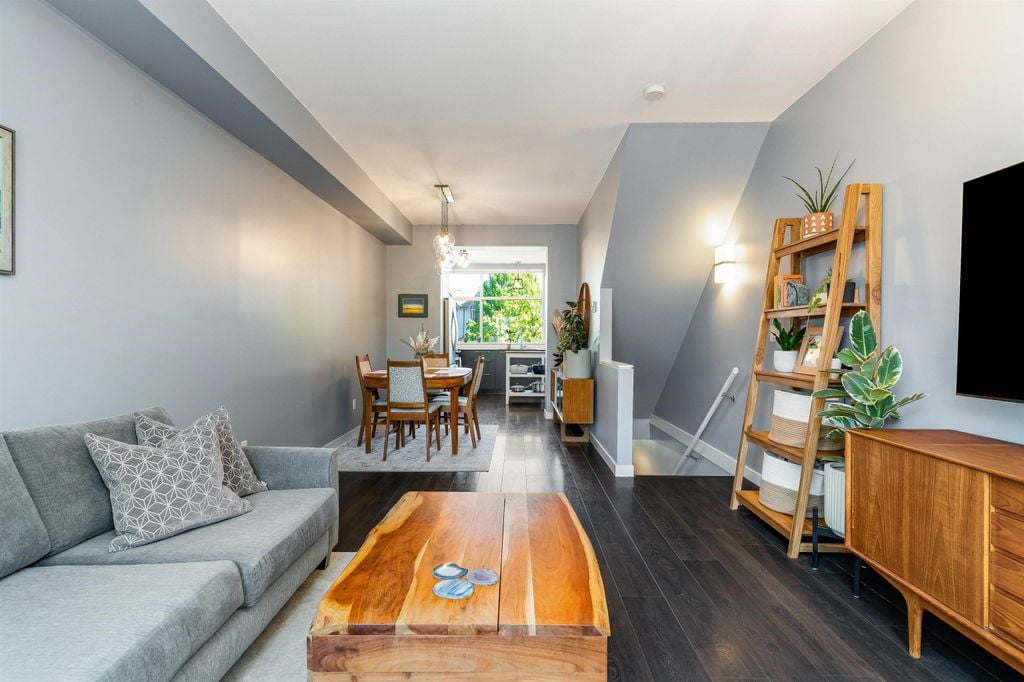 8473 163 St, #11