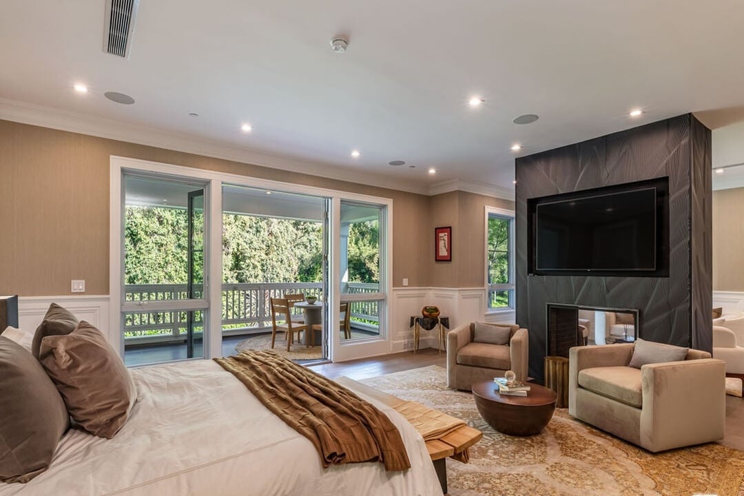 Monarch Reserve, N Norman Pl, 90049