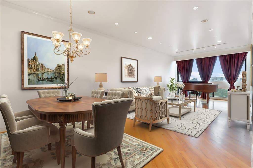 1111 Hermann Dr, #15B