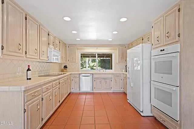911 Garrido Dr