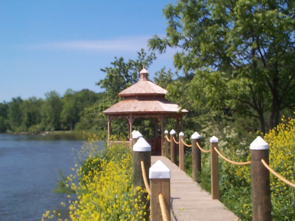 Island Pointe Marina