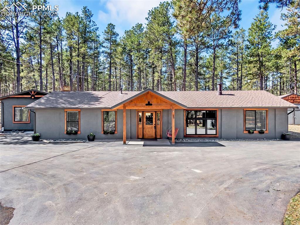 9635 Thoroughbred Ln