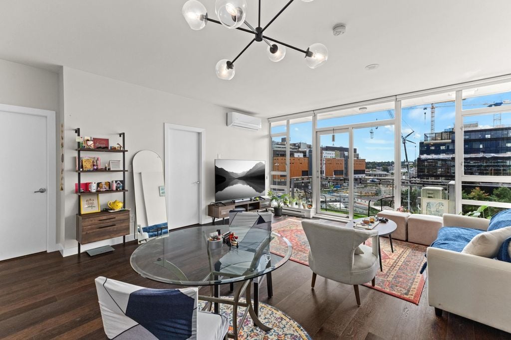 221 Union St, #ph907
