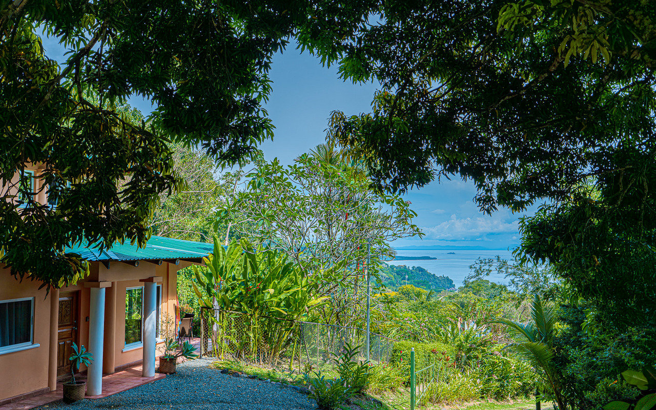WHALE’S TAIL OCEAN VIEW ESTATE WITH EXTRA LOT 