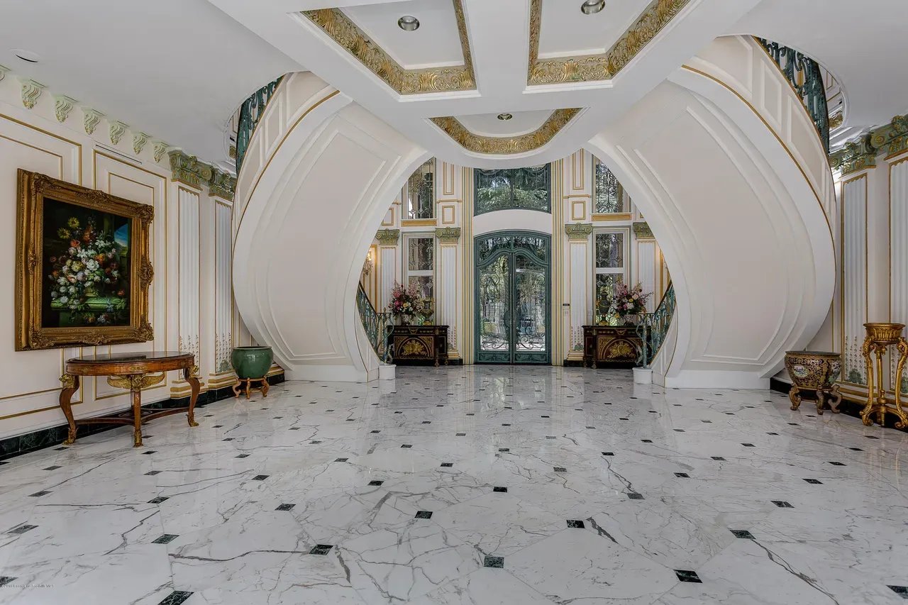 4158 Commonwealth Ave