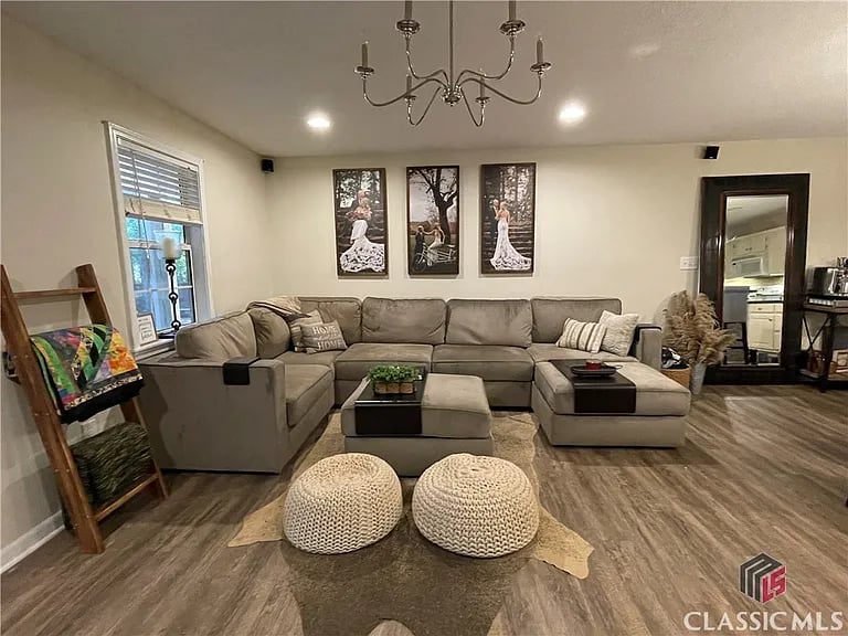 948 Pleasant Acres Farm Rd