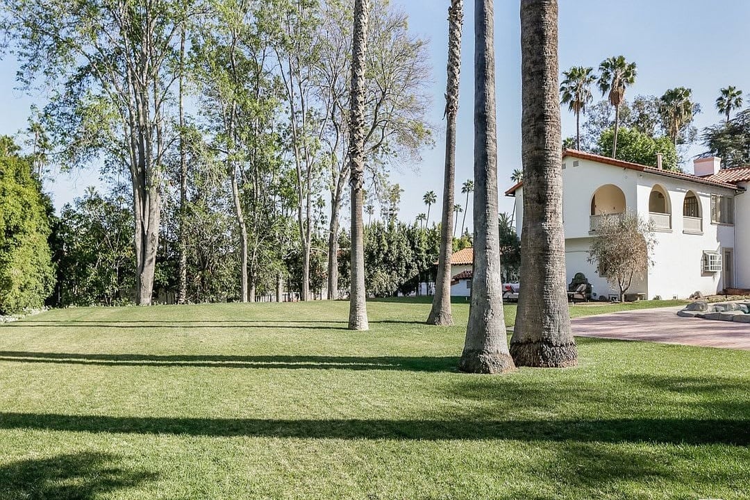 Benedict Canyon Dr, 90210