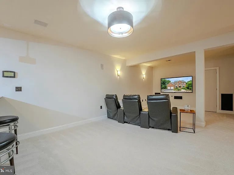 106 Calvary Ct SE