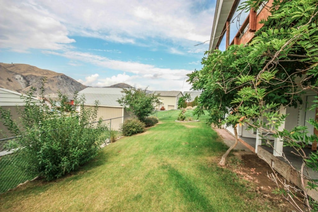 325 W Entiat Dr