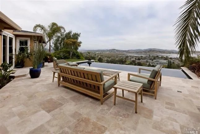 53 Windward Dr