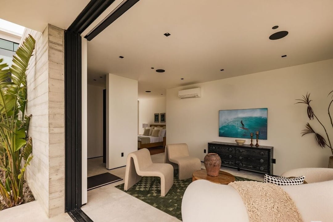 Skyreach Manor, Dume Dr, 90265