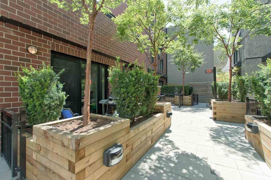 3431 Porter St