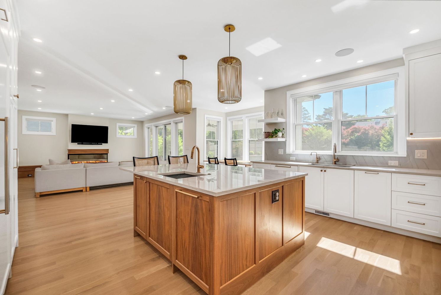 98 Beethoven Ave