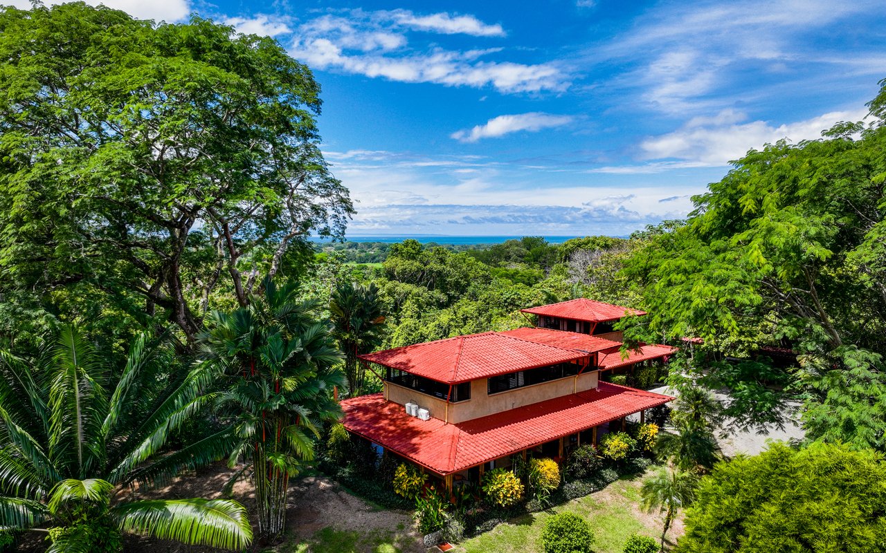 Tropical Getaway with Two Villas and Lush Gardens Near the Heart of Uvita