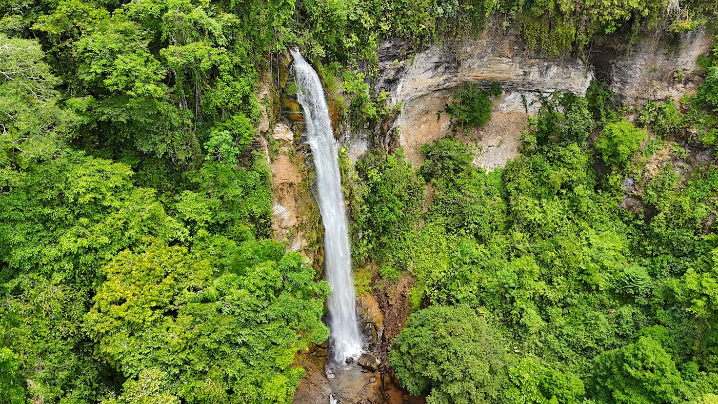 CASCADA ELYSIANA – ECO-RETREAT WITH HUGE WATERFALL