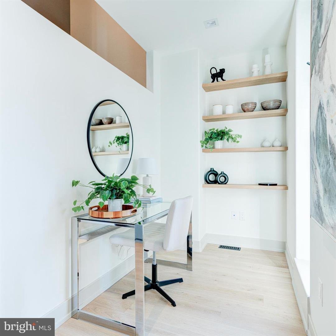 109 S 24th St, Philadelphia, PA 19103