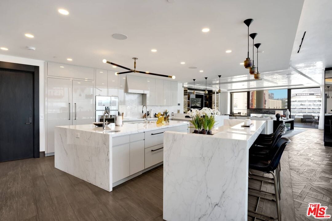 6250 Hollywood Blvd, #15A/B