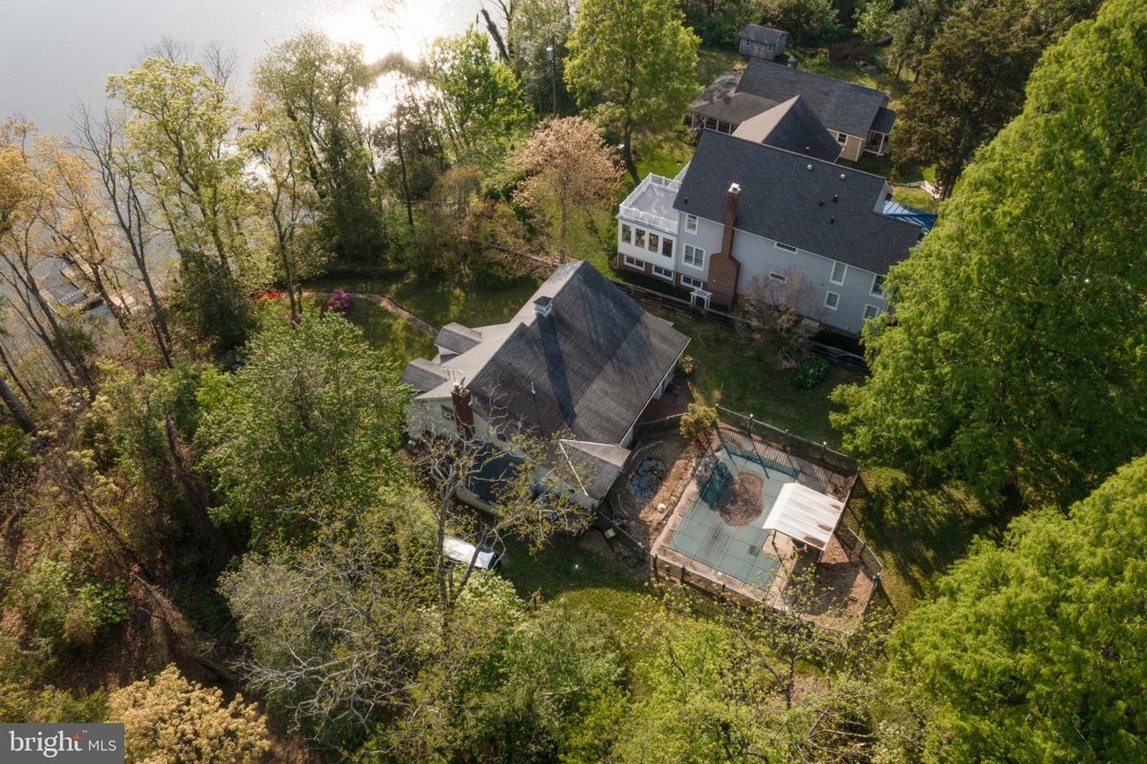 915 Crystal Spring Farm Rd