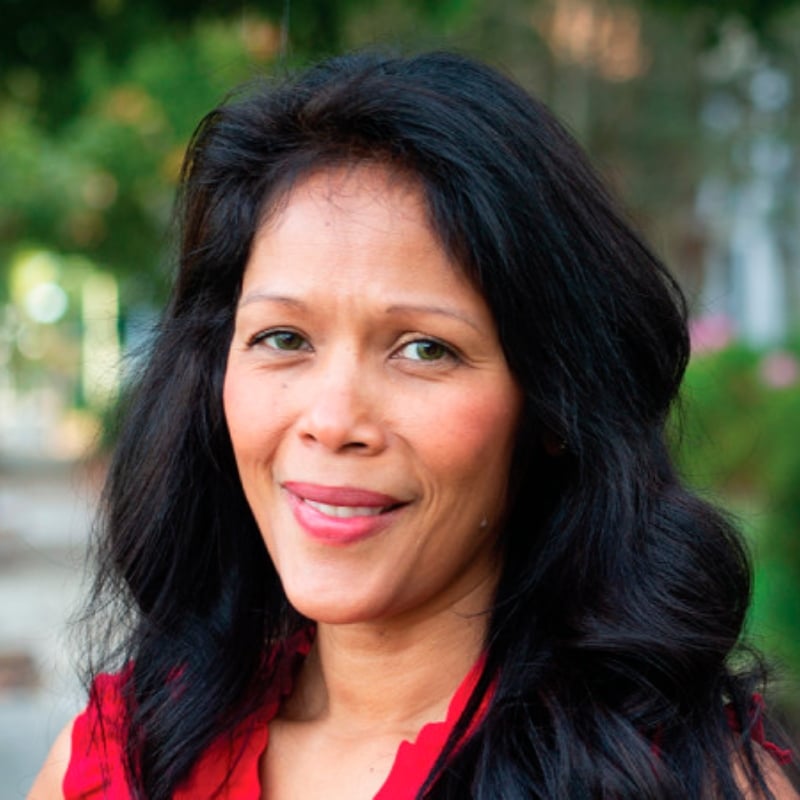 Martha Aranda Virginia Real Estate Agent Headshot
