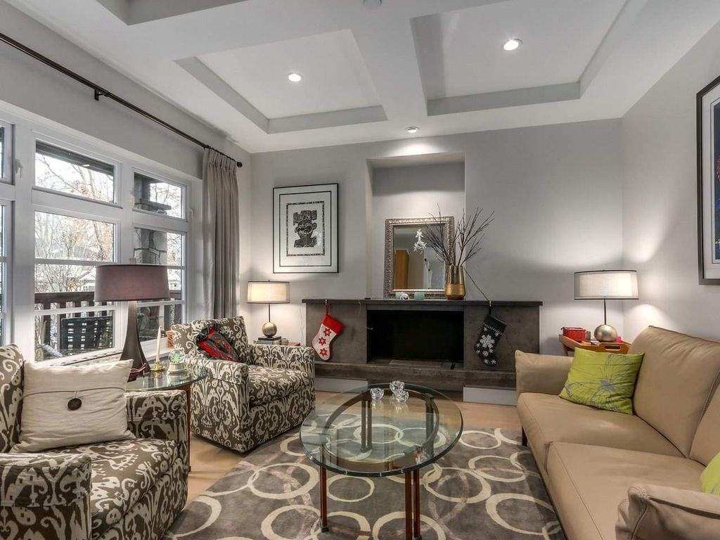 832 W 19th Ave