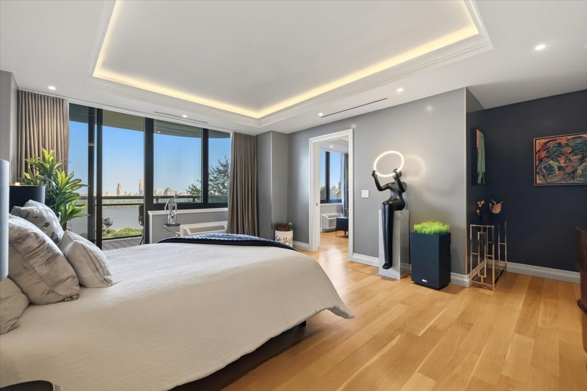 100 Carlyle Drive VG6