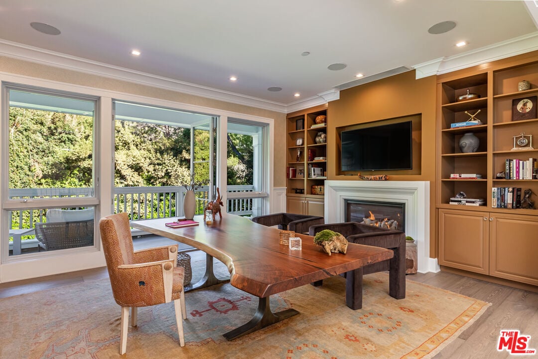 Monarch Reserve, N Norman Pl, 90049