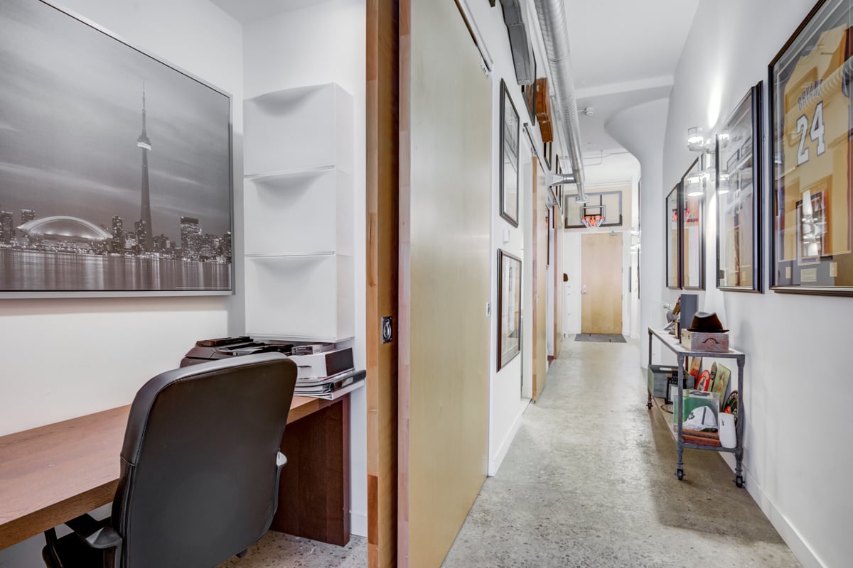 826-155 DALHOUSIE Street, Toronto