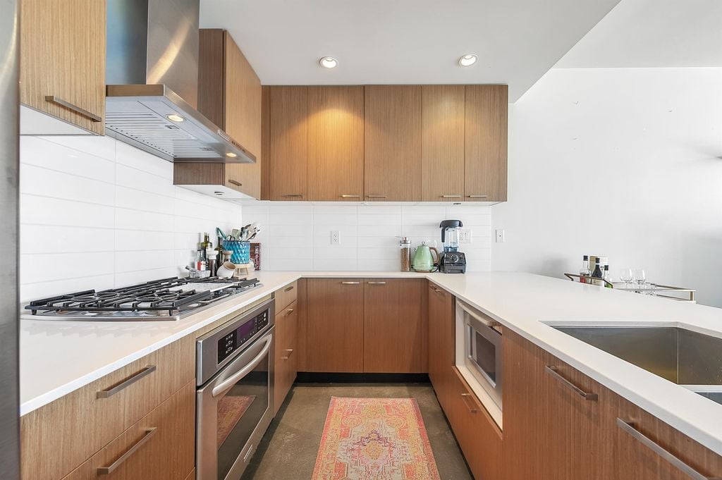 221 Union St, #906