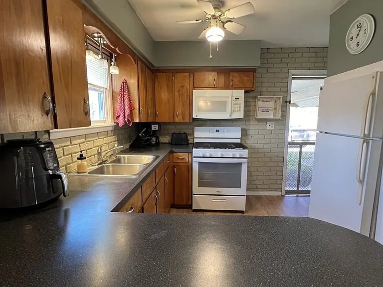 1362 Lake Rd
