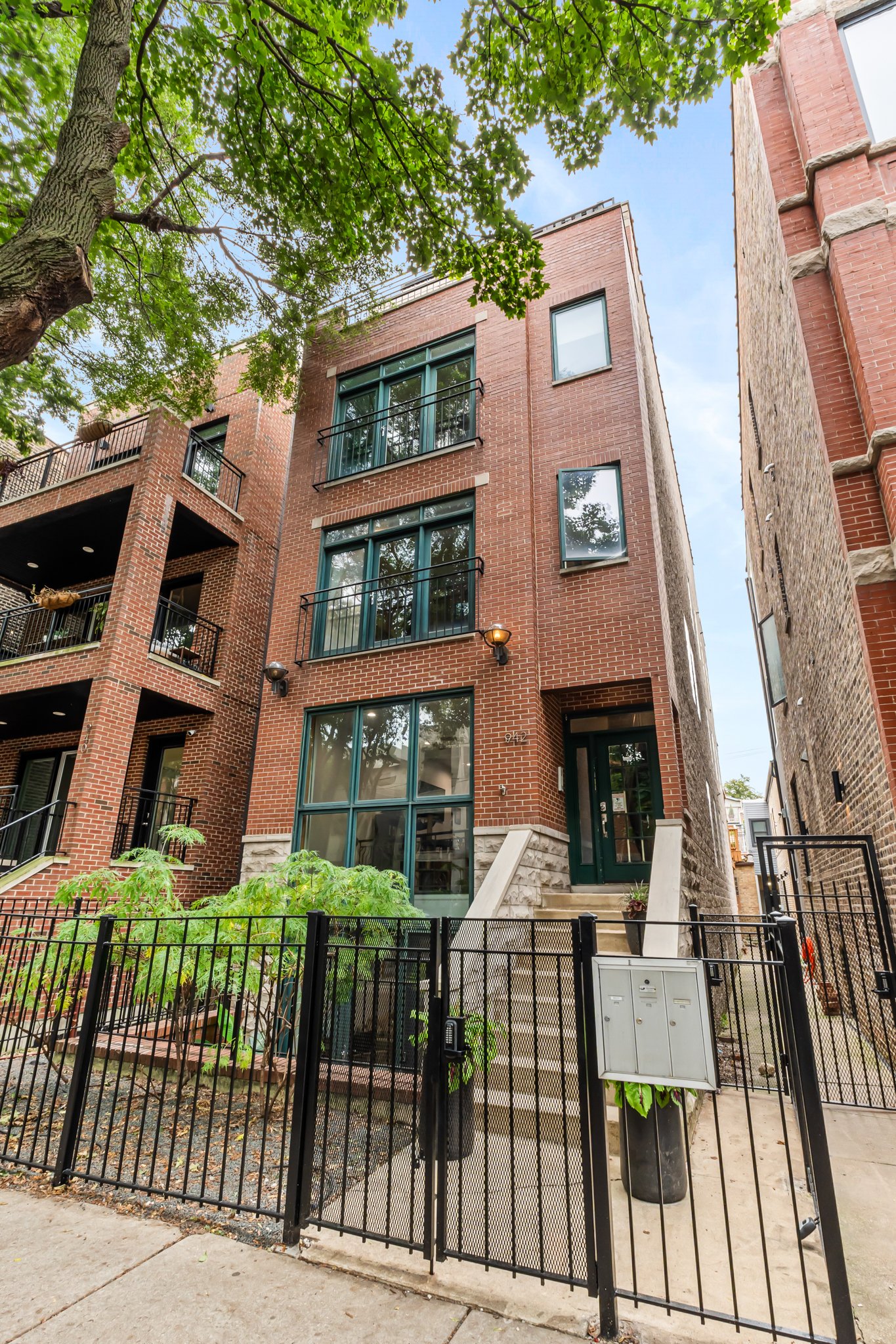 942 N Wolcott Ave #1