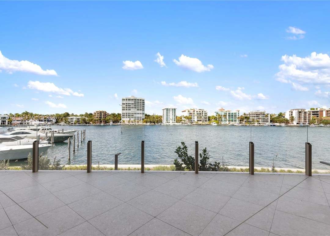 5 Grove Isle Dr Unit S201