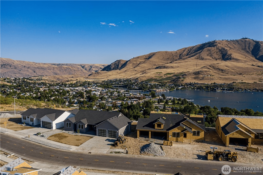 703 W Golf Course Dr