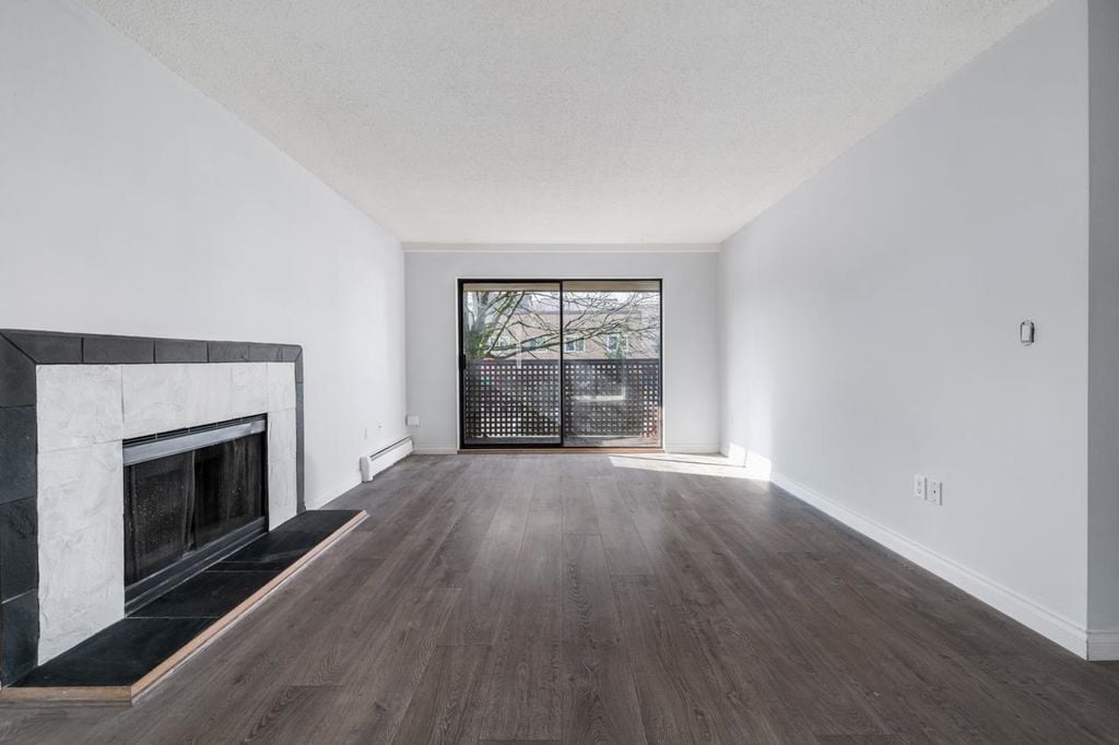 2215 Dundas St, #207