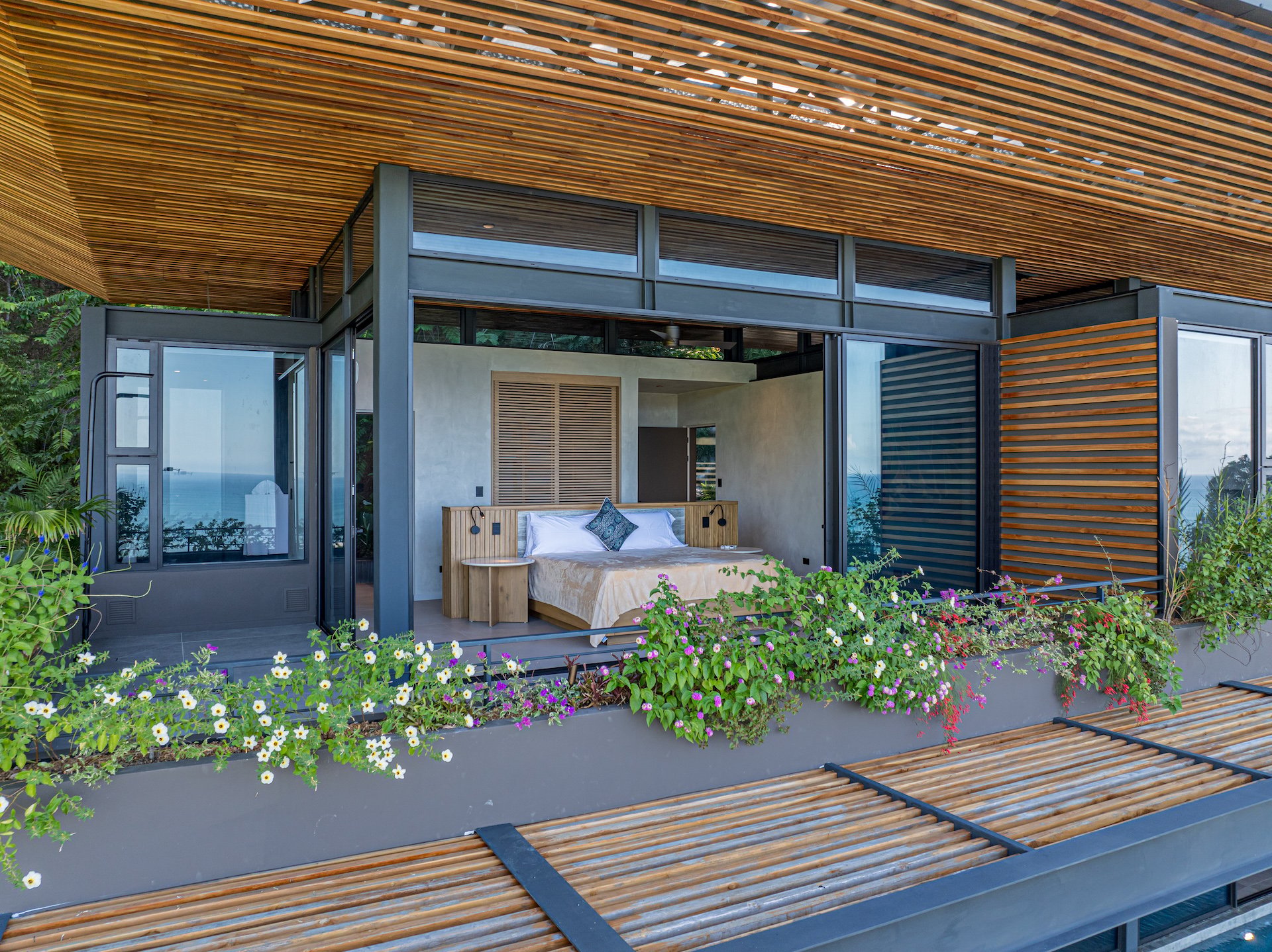 Cascada de Luz - A Magnificent Luxury Home Above the Surf Waves