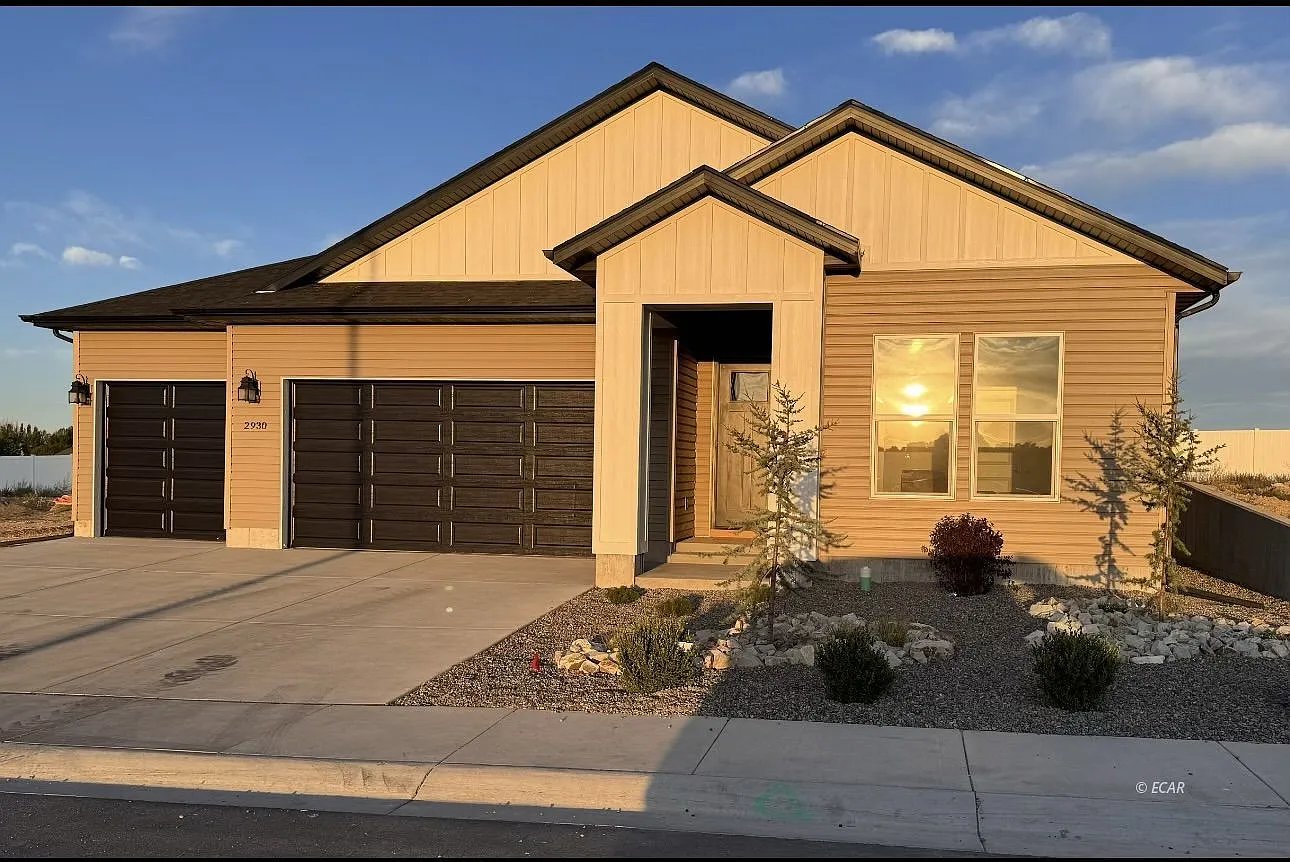 423 Flora Dr