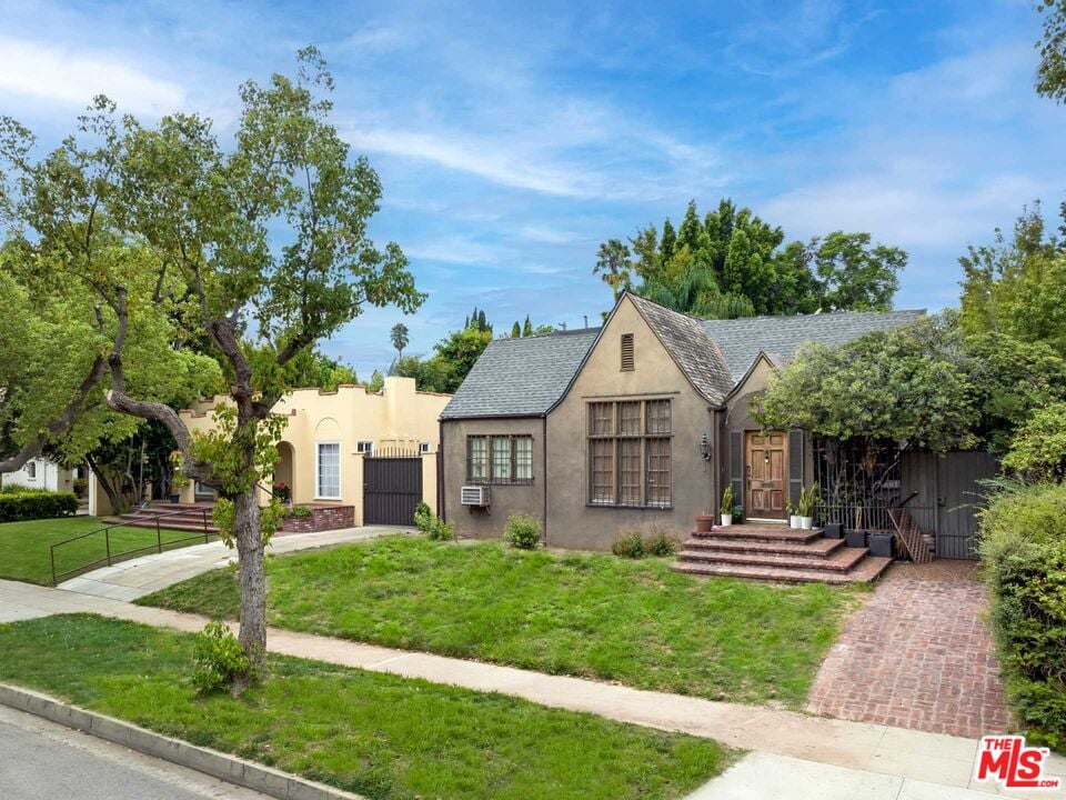 125 N Maple Dr