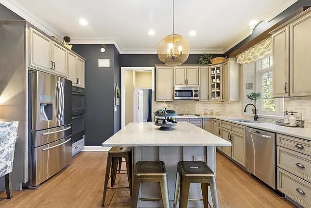 9030 Montrose Ct