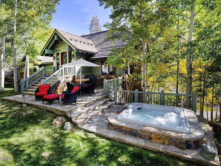 51 Buckhorn Ln