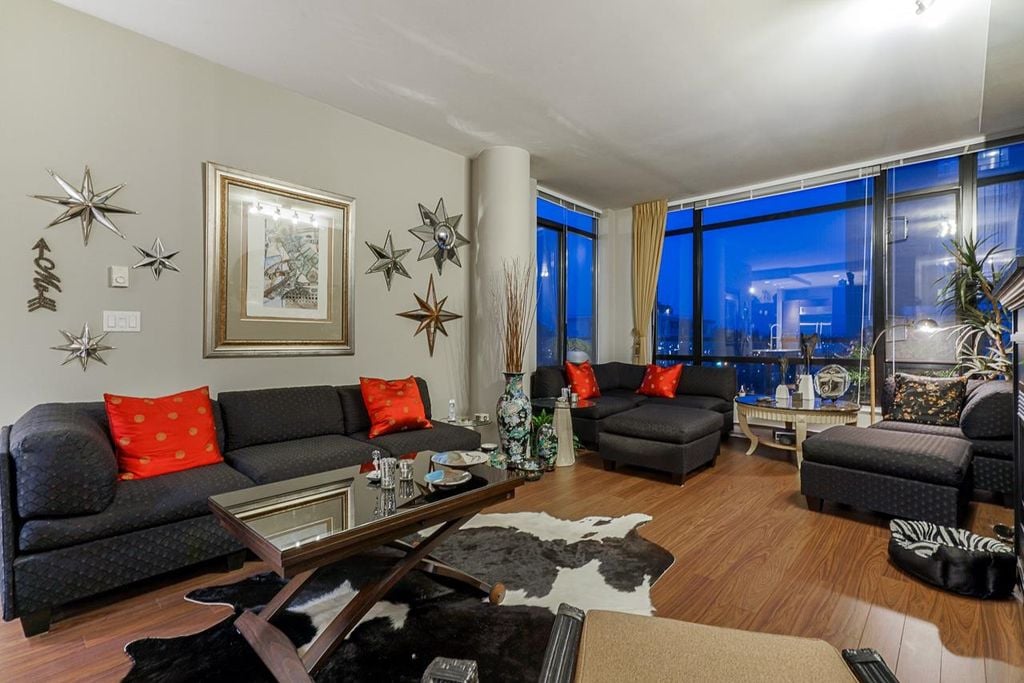 610 Victoria St, #2102