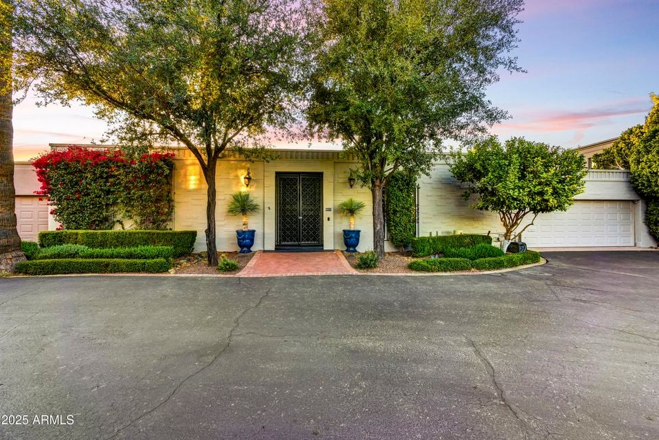 5652 N Scottsdale Rd