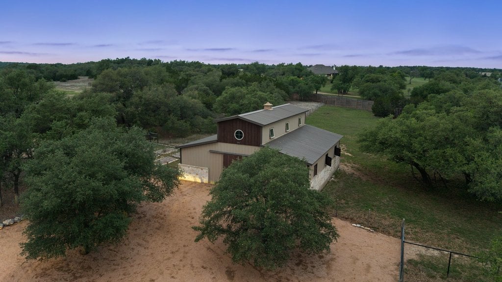 Horseman's Paradise in the heart of Dripping Springs