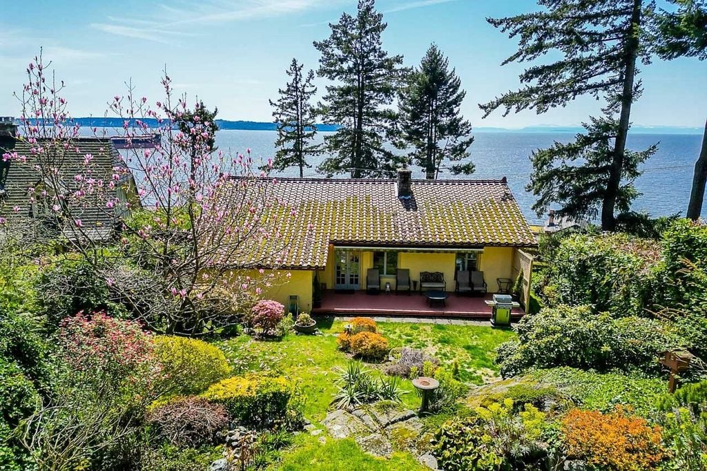 3741 Marine Dr