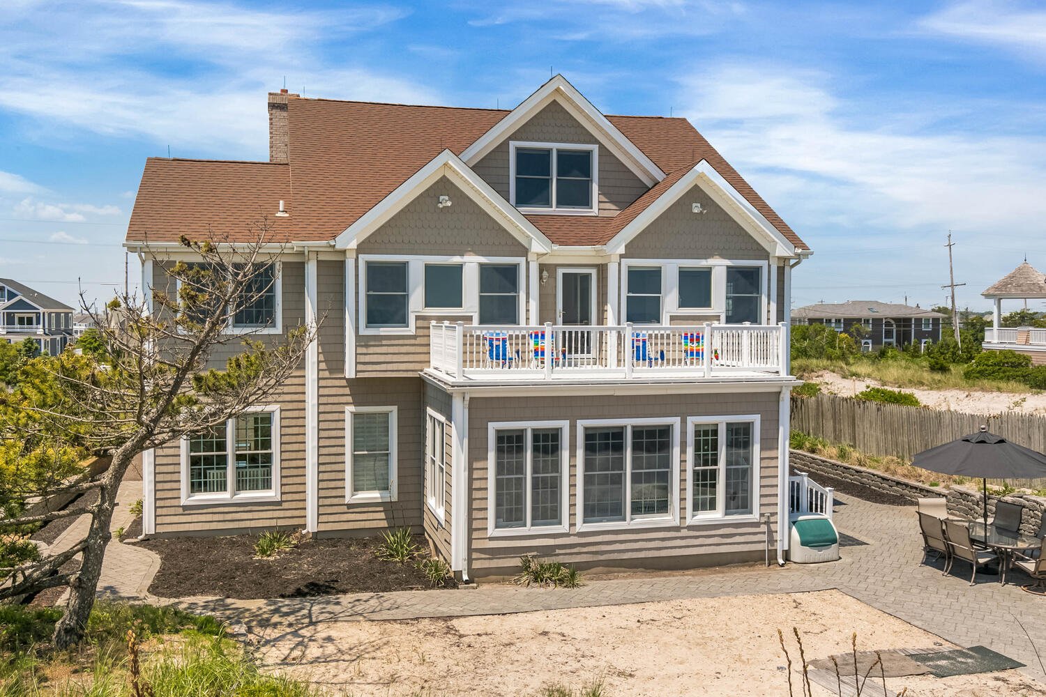 Summer Rental on the Oceanfront with Pool