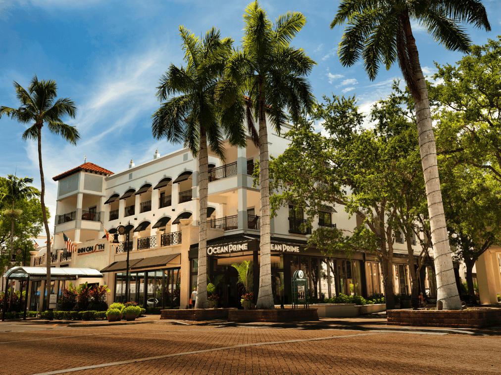 Discover Downtown Naples: Walkability at Its Finest