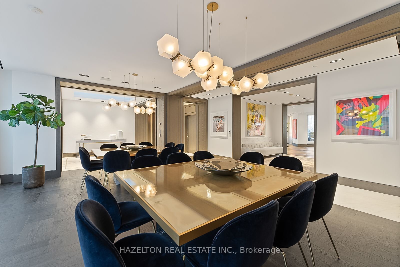 YORKVILLE'S PINACLE OF LUXURY PENTHOUSE