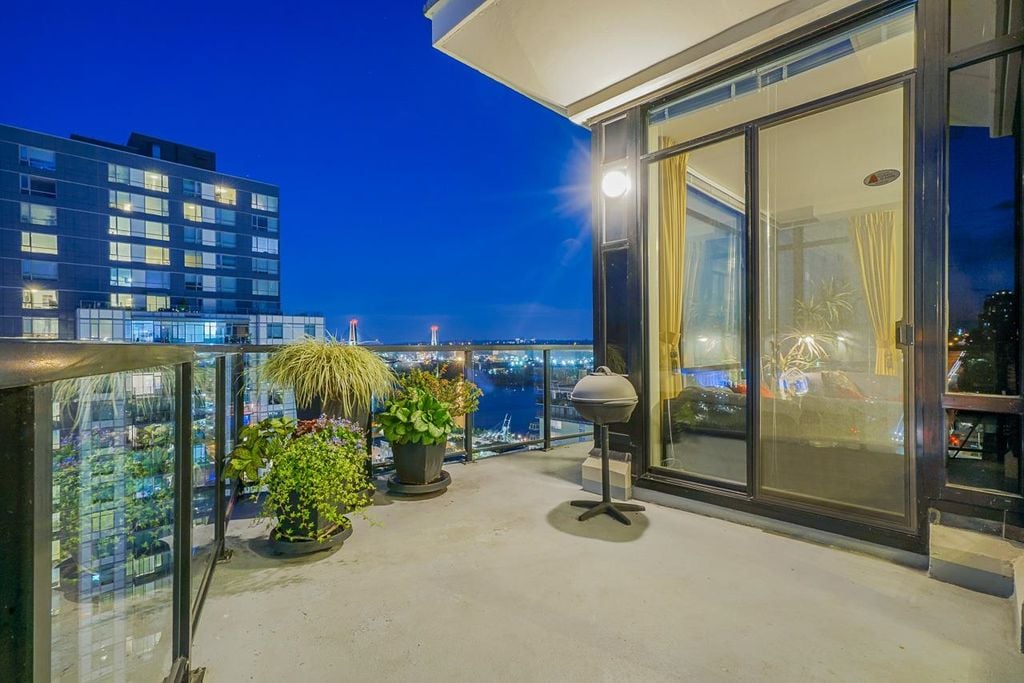 610 Victoria St, #2102