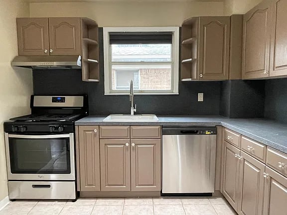 6110 230th St Fl 2