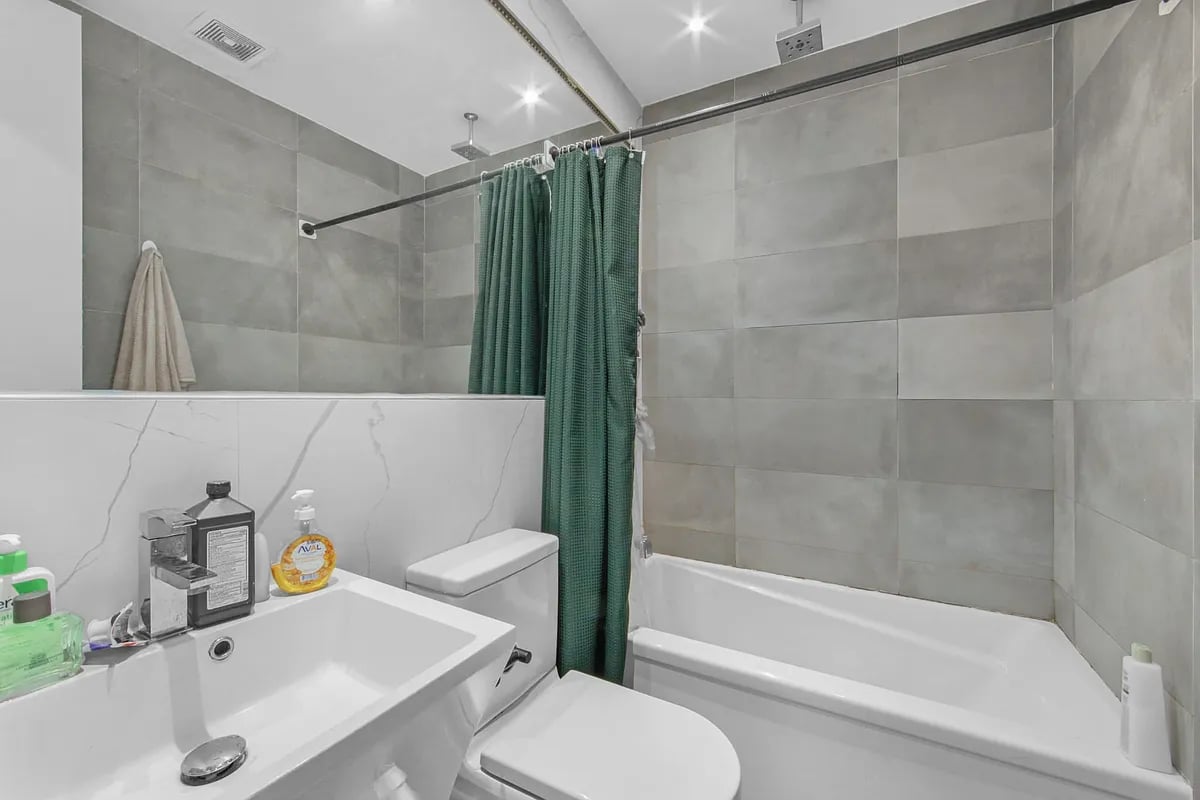 1346 Hancock St 2R