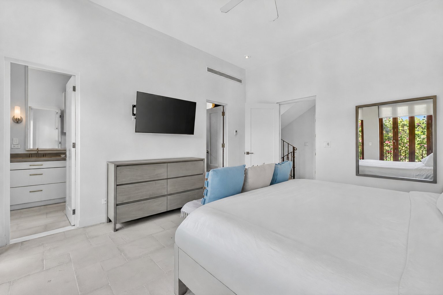 25 Paseo Del Mar | Best-Priced Beachfront Home in Las Catalinas